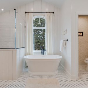 hm06-Beautiful-Home-Services-Bath-50-100k.jpg